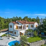 Appartement Vacation Helga By Interhome